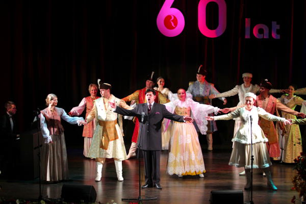 Zespół Pieśni i Tańca ,,Łomża'' na koncercie jubileuszowym ROK
