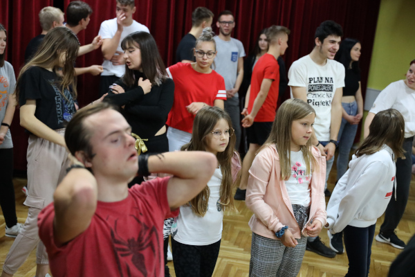 Warsztaty taneczno-wokalne w ROK w ramach zadania - Kultura w zasięgu ręki